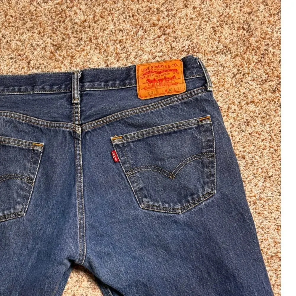 LEVI'S Men's Jeans/Pants Levi's 501, Button Fly size Men's 36X32, straight leg